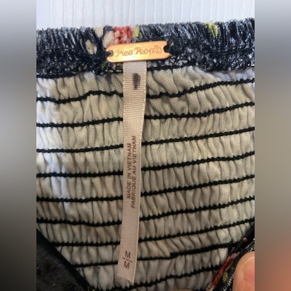 NWOT Free People Louis Velvet Floral Top. Size Medium - Picture 7 of 7